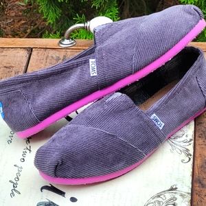 NEW Toms Classic, gray/pink, slip-on lightweight shoe. Corduroy, grey Sz8